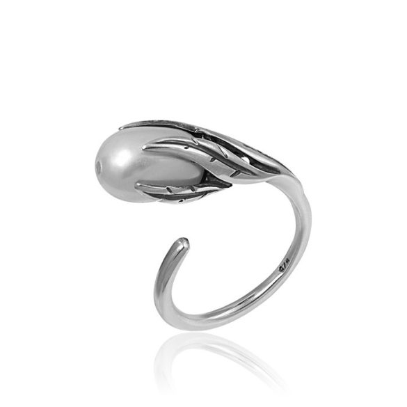Ezüst Athina Gyűrű – oxidált levélkékben ülő gyöngy
