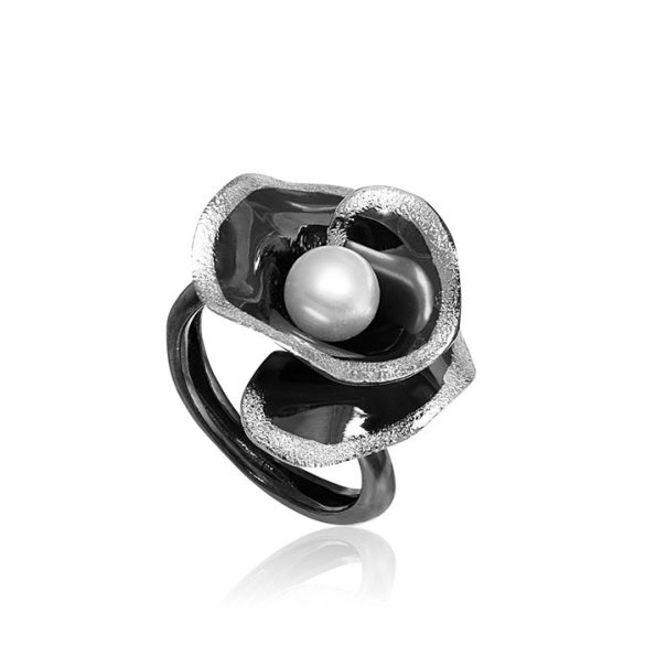 Ezüst Athina Gyűrű – oxidált ródiumos tölcsér forma gyönggyel